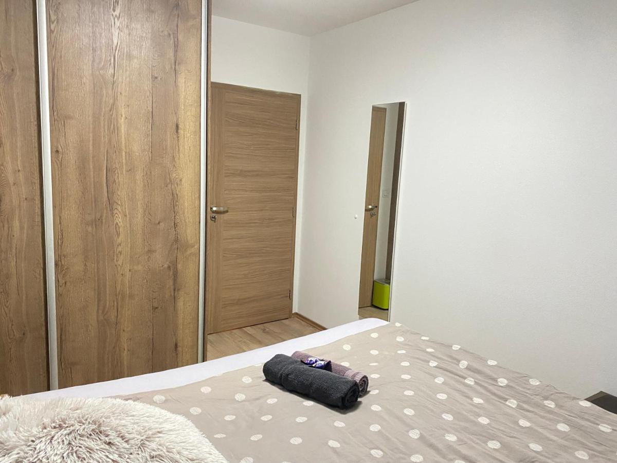 Apartman Slnecna Terasa S Vlastnym Parkovanim Na 2 Auta Daire Žilina Dış mekan fotoğraf