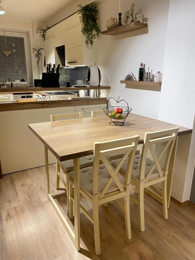 Apartman Slnecna Terasa S Vlastnym Parkovanim Na 2 Auta Daire Žilina Dış mekan fotoğraf