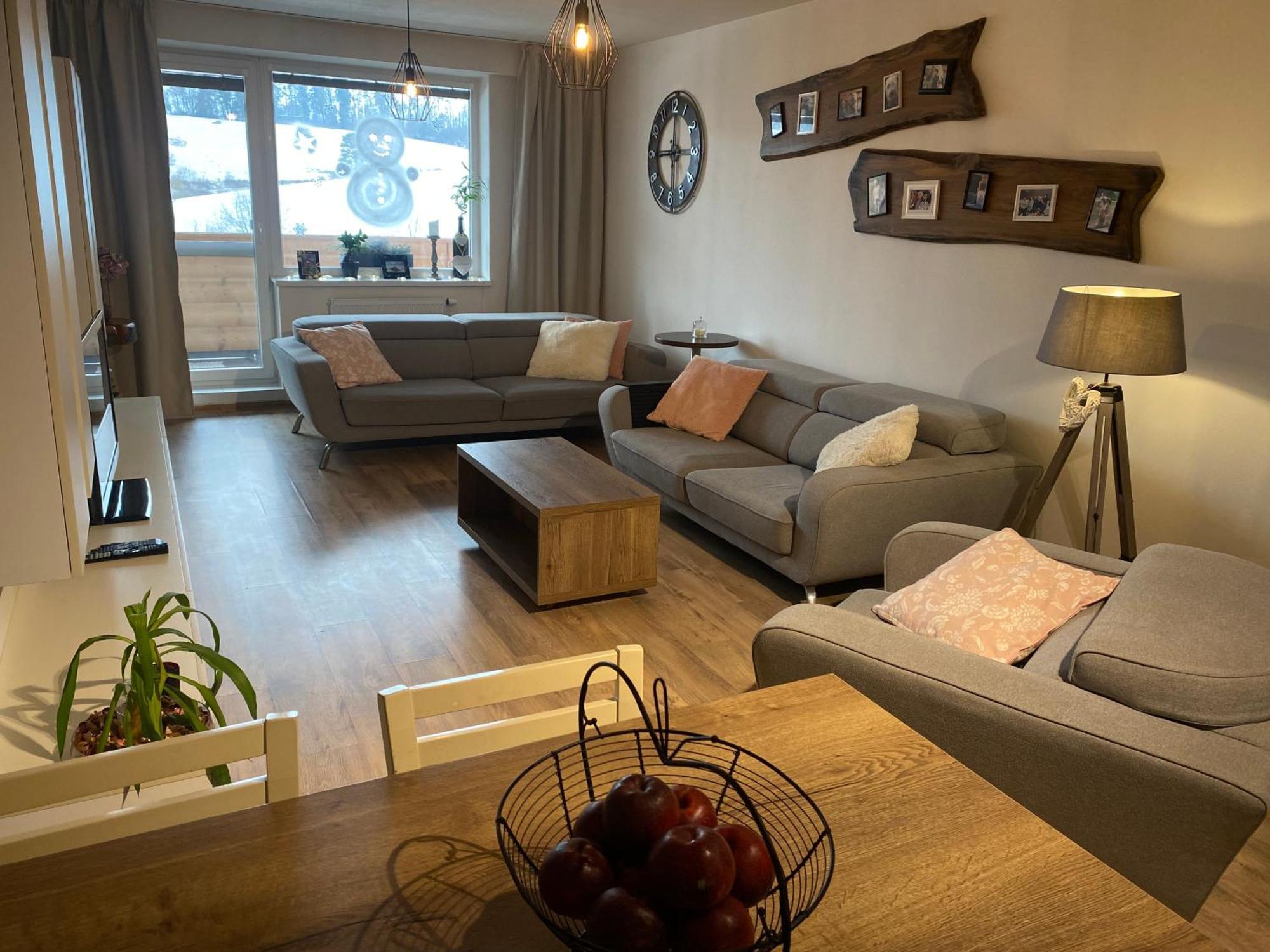 Apartman Slnecna Terasa S Vlastnym Parkovanim Na 2 Auta Daire Žilina Dış mekan fotoğraf